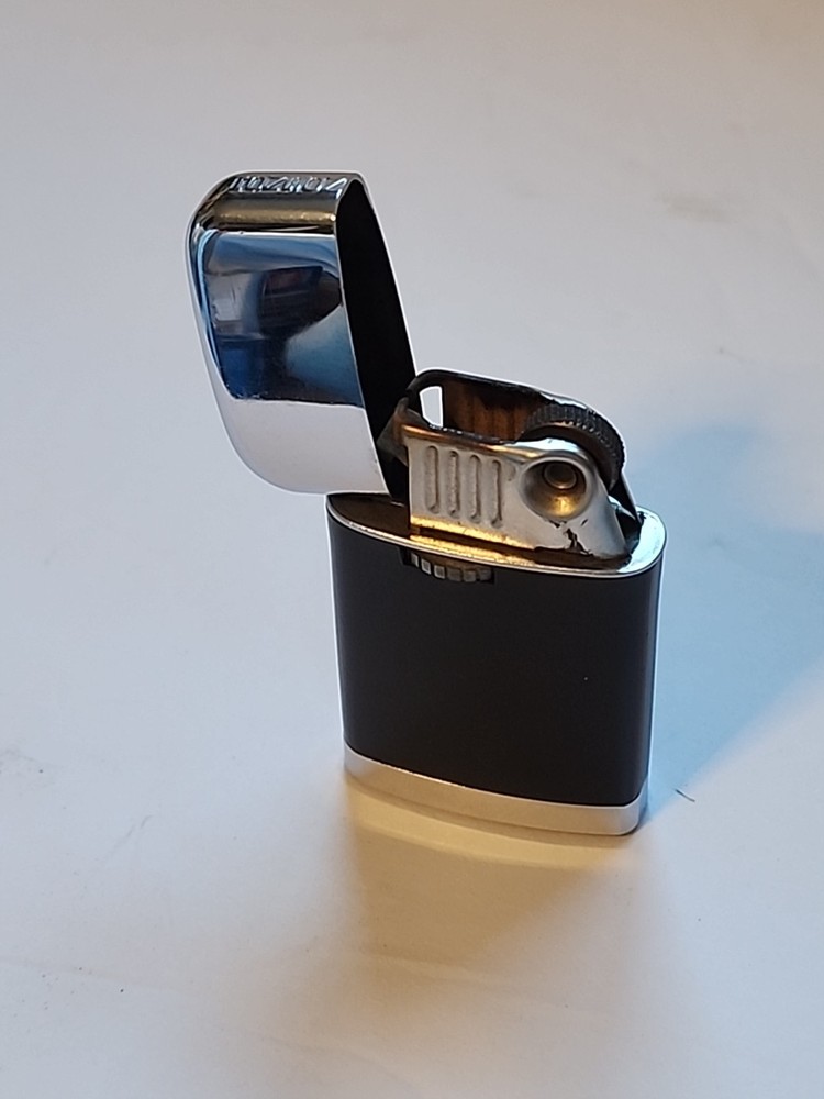 Vintage Ronson Lighter Black Silver Cigarette Lighter