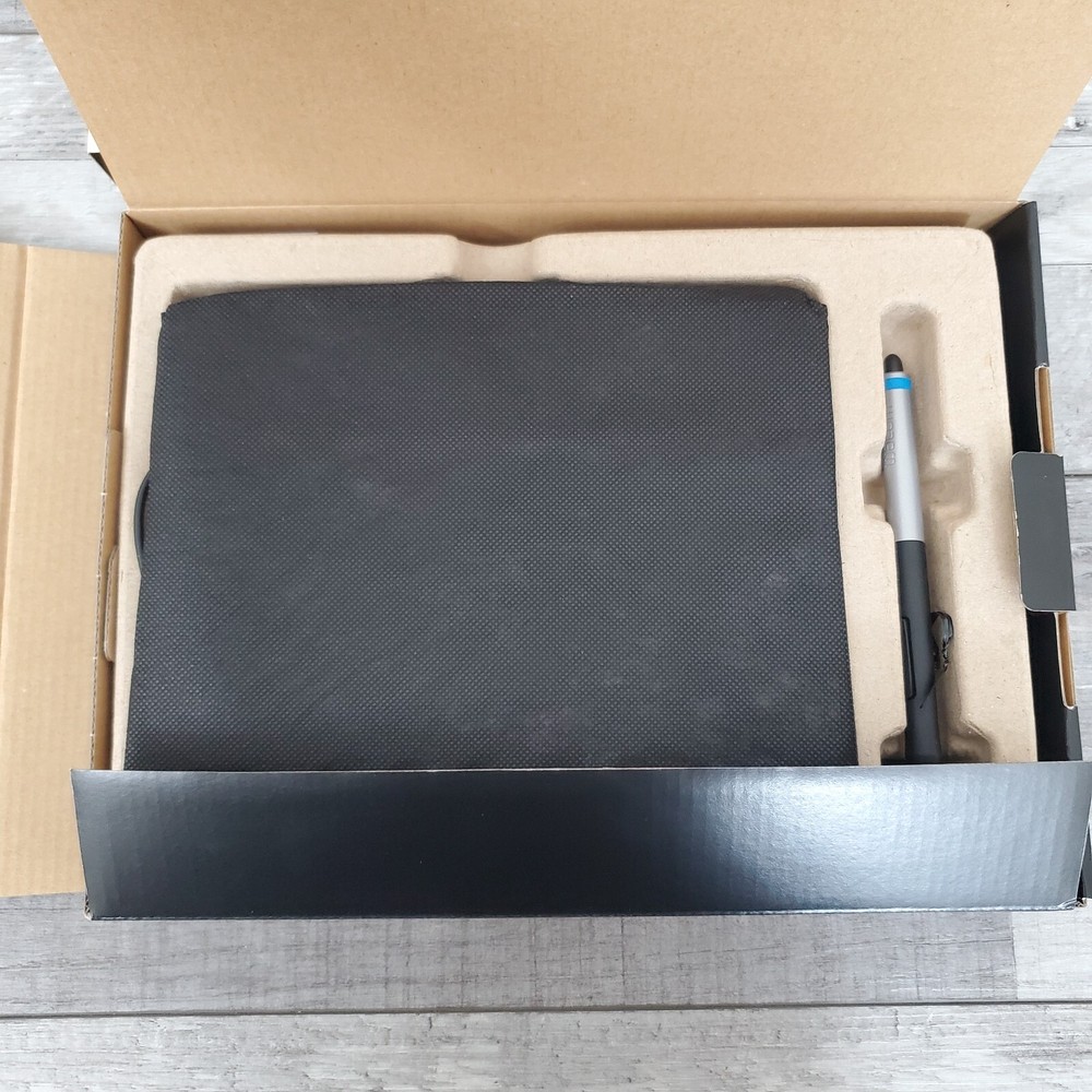 Wacom Intuos CTH-480 Touch Graphics Tablet Creative Pen CTH480 USB
