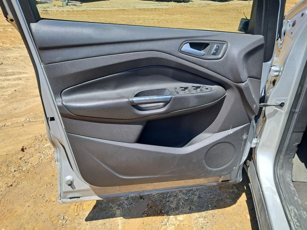 ESCAPE 2015 Glove Box 4749412