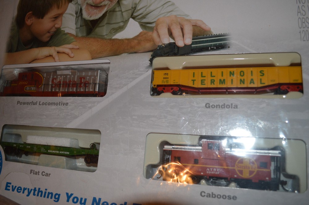 Walthers Trainline Ready For Fun Train Set 931-870 ATSF