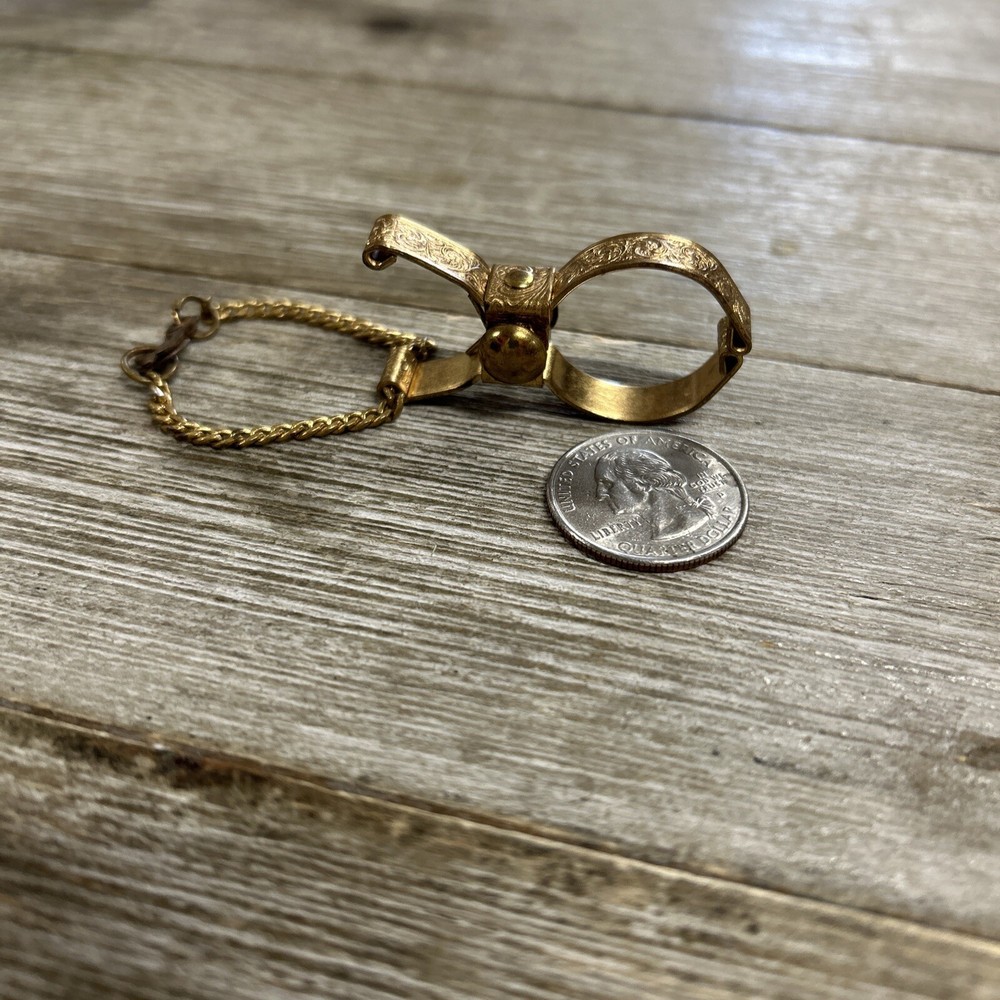 Vintage Gold Toned Engraved Glove Clip