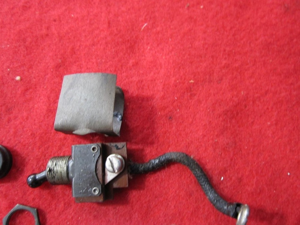 1949 SINGER FEATHERWEIGHT SEWING MACHINE MODEL 221 LIGHT SWITCH