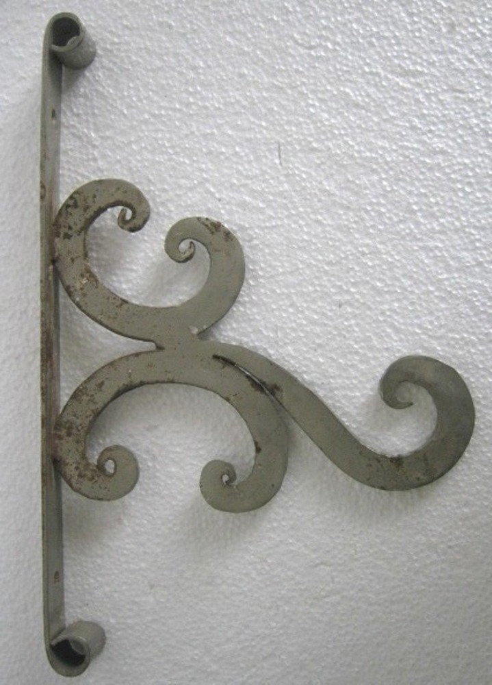 ANTIQUE VINTAGE UNUSUAL WROUGHT IRON WALL BRACKET NICKLE .