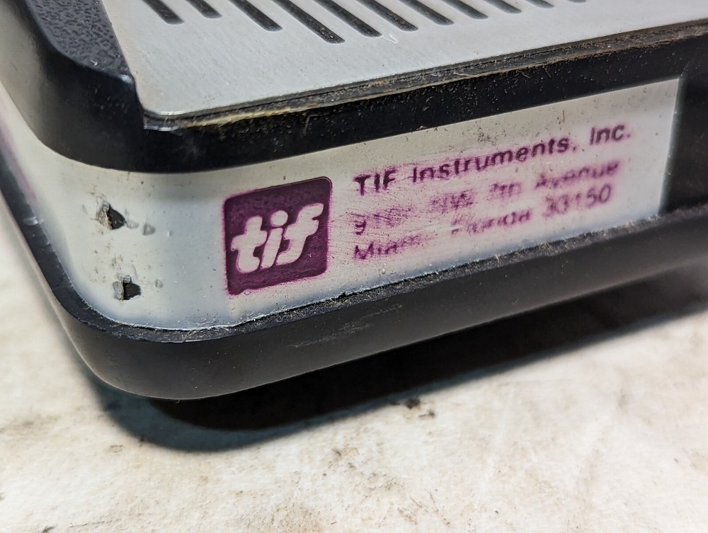 TIF Instruments halogen leak detector with leather case