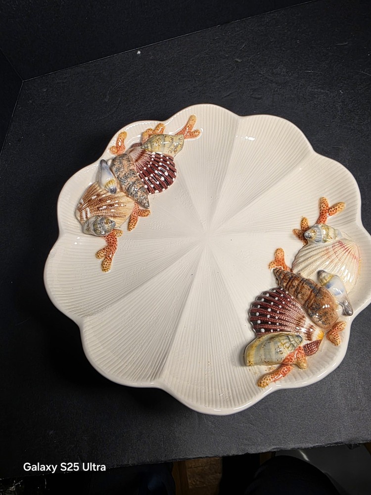 Scalloped Shell / Beach Display Pedestal Plate