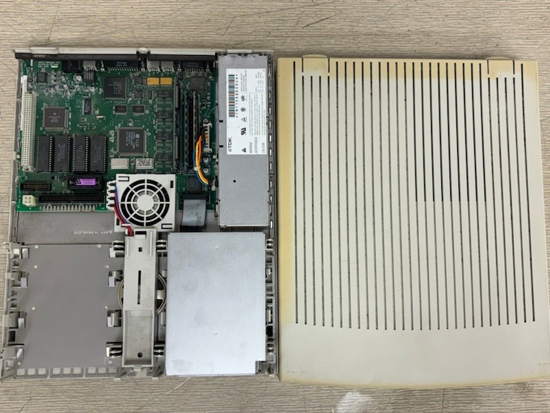 Vintage Apple Macintosh LC M0350 Computer (no power)