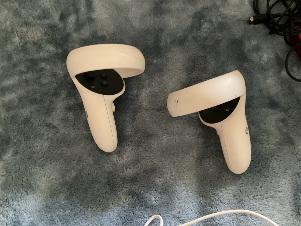 Meta Quest 2 Virtual Reality Headset 256GB bundle (description For More Info)