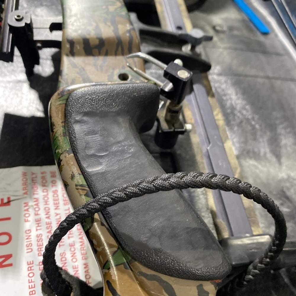 3pc Browning Mirage 3D Bear First Strike w/ Case Compound Bow Archery *NO STRING