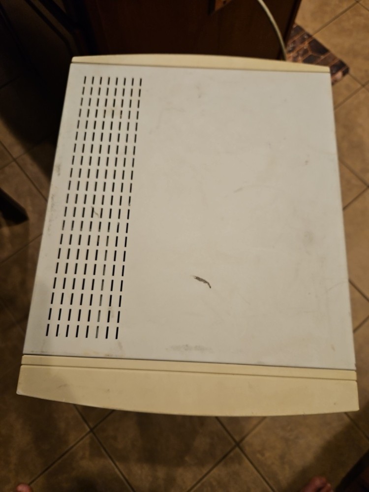 Macintosh Quadra 650 Vintage Apple Computer Powers On NOT Tested