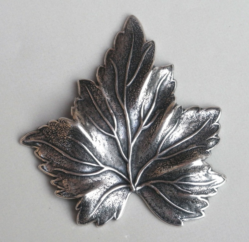 #5019RS SMALL ANTIQUED STERLING SILVER PLATED MAPLE LEAF - 1 Pc