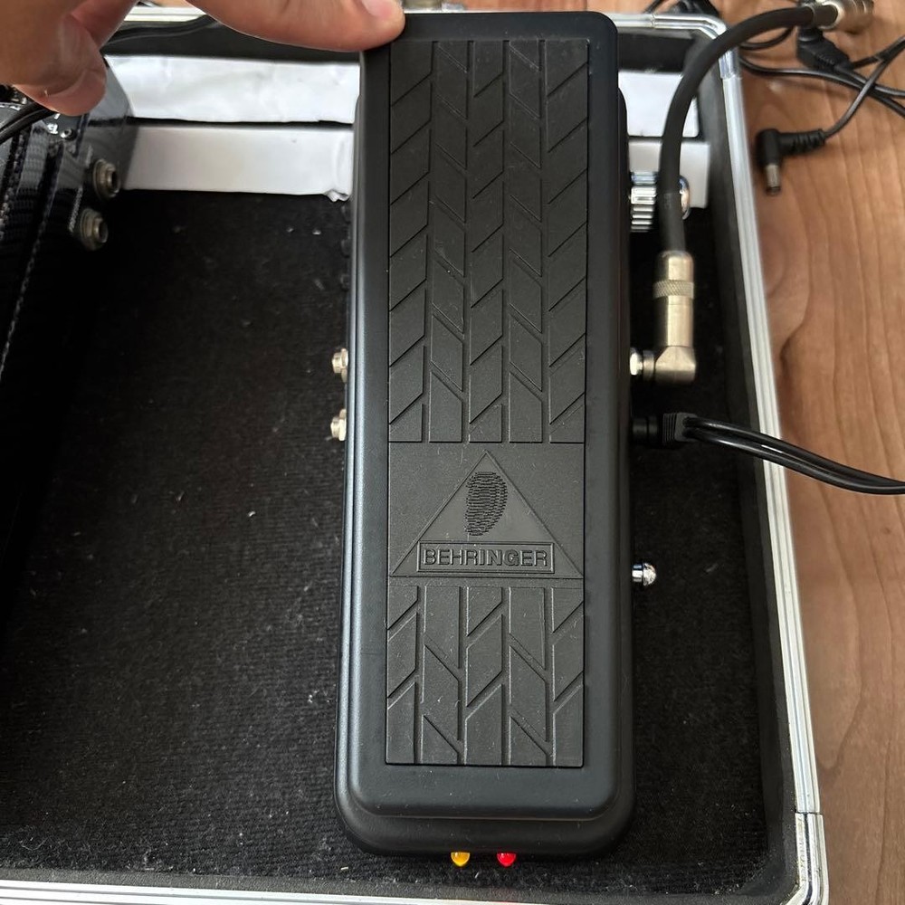 BEHRINGER Wah Pedal HELLBABE Effect Pedal Tested