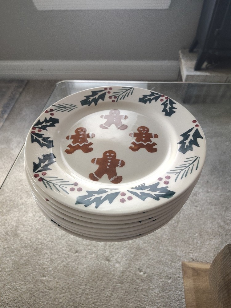 Gingerbread Men by Cook's Bazaar Set 8 Dinner Plates