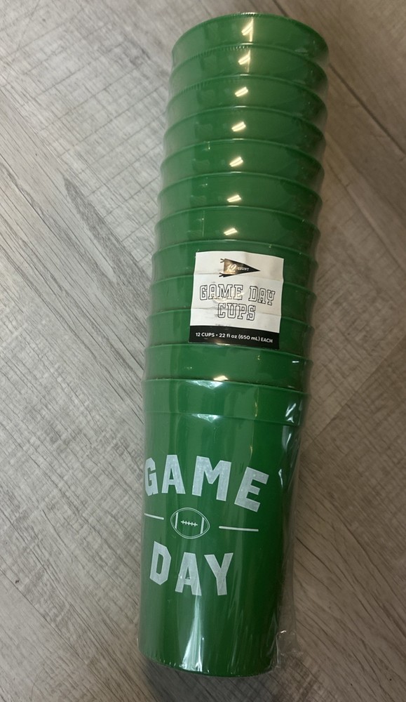 22 fl oz Cups Durable Plastic Party Use Green 12pk