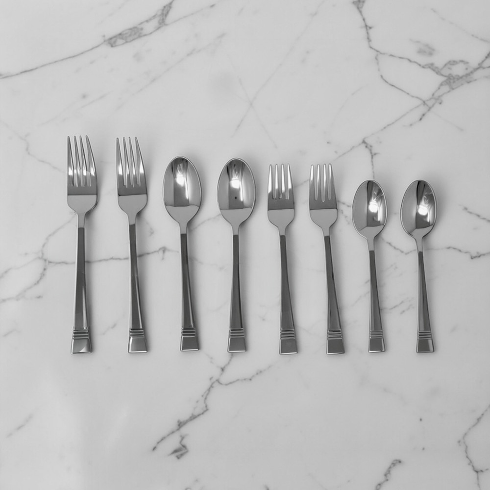 Oneida Mercutio 8 Piece Service for 4 Stainless 18/8 Flatware