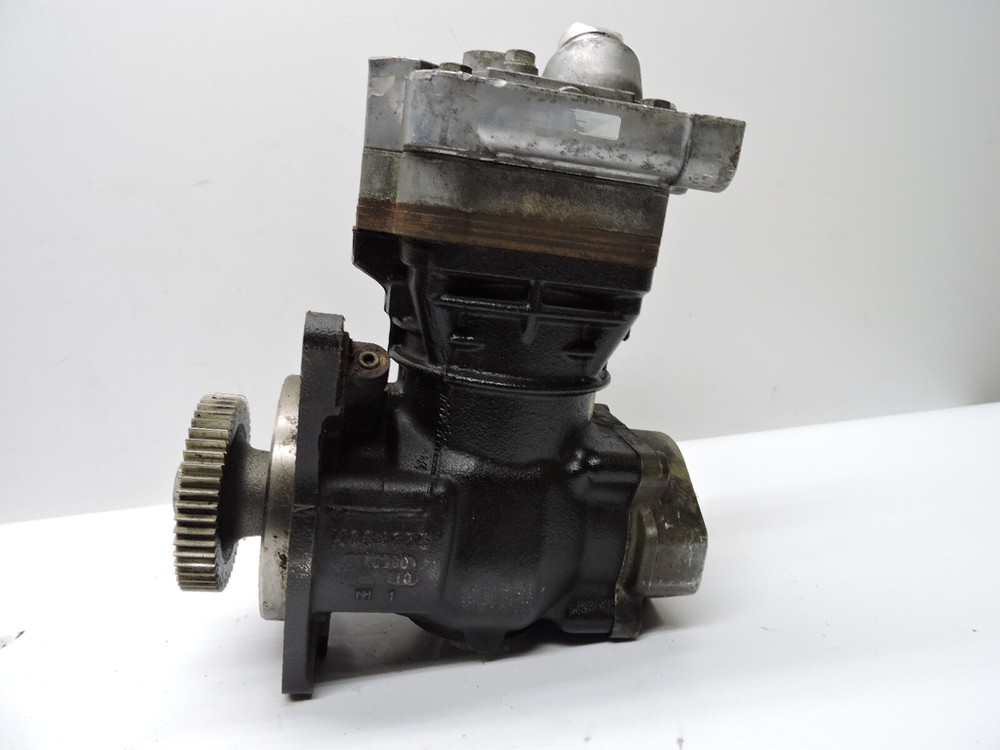 Detroit Diesel DD15 Engine Air Compressor Bendix K034655 - AS IS READ