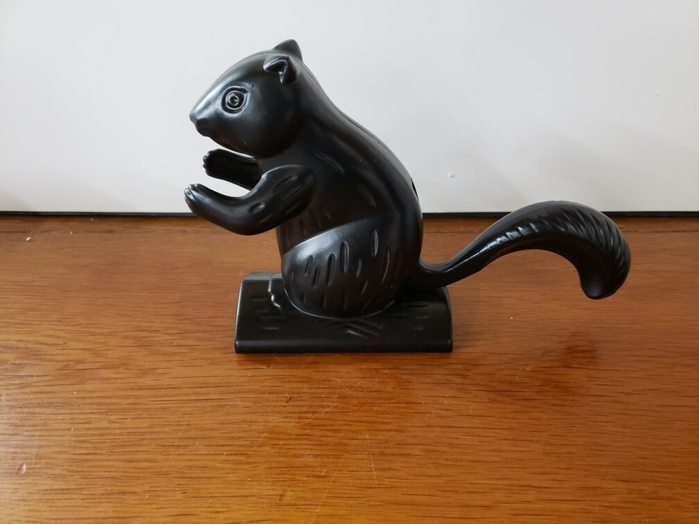 Black Metal Squirrel Hand Crank Nutcracker