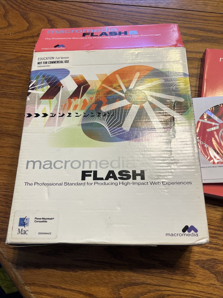 MACROMEDIA FLASH 5 for MAC - EDUCATION version, 3 books and install Cd, Box