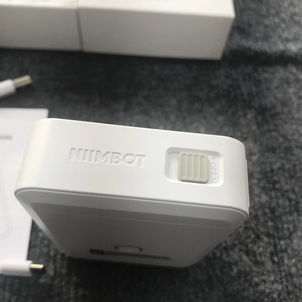 NIIMBOT D110 Label Maker Machine with Tape Small Printer Bluetooth Connection