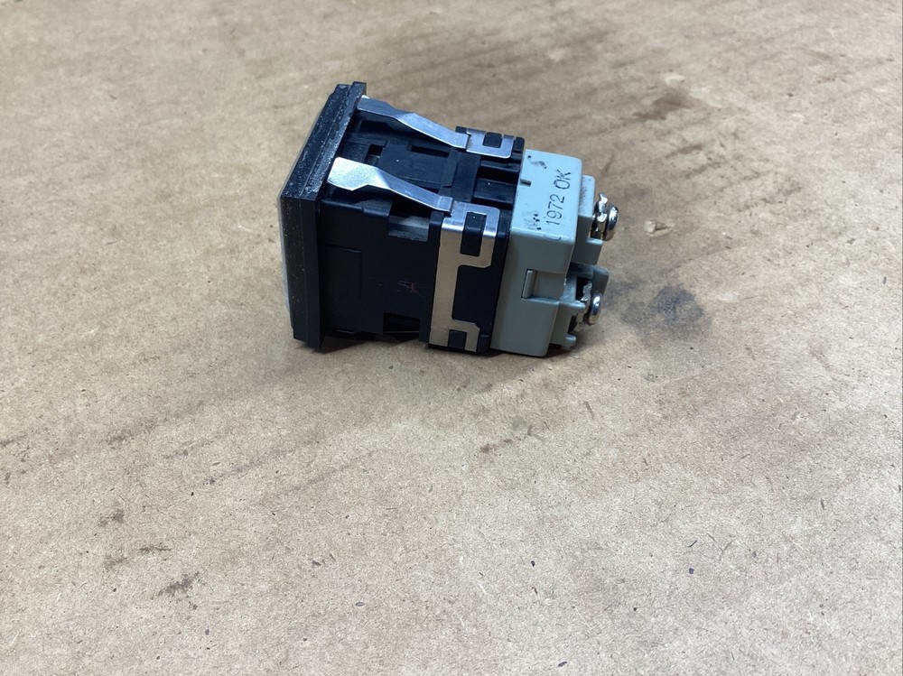 SQUARE IDEC PRIMARY MACHINE LIGHT #808M25