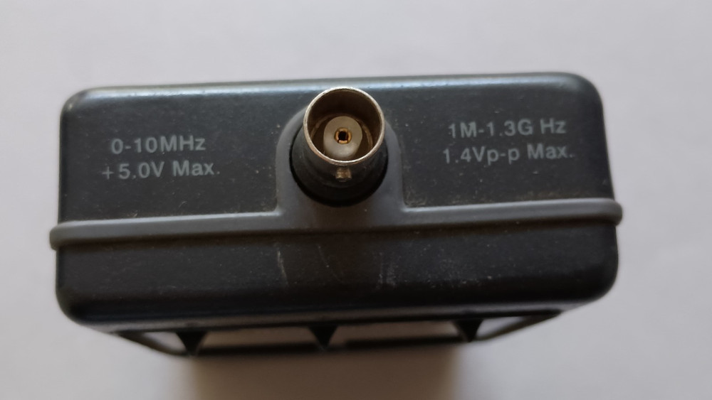 Radio Shack LCD RF Frequency Counter 22-306 (Powers up - Untested)