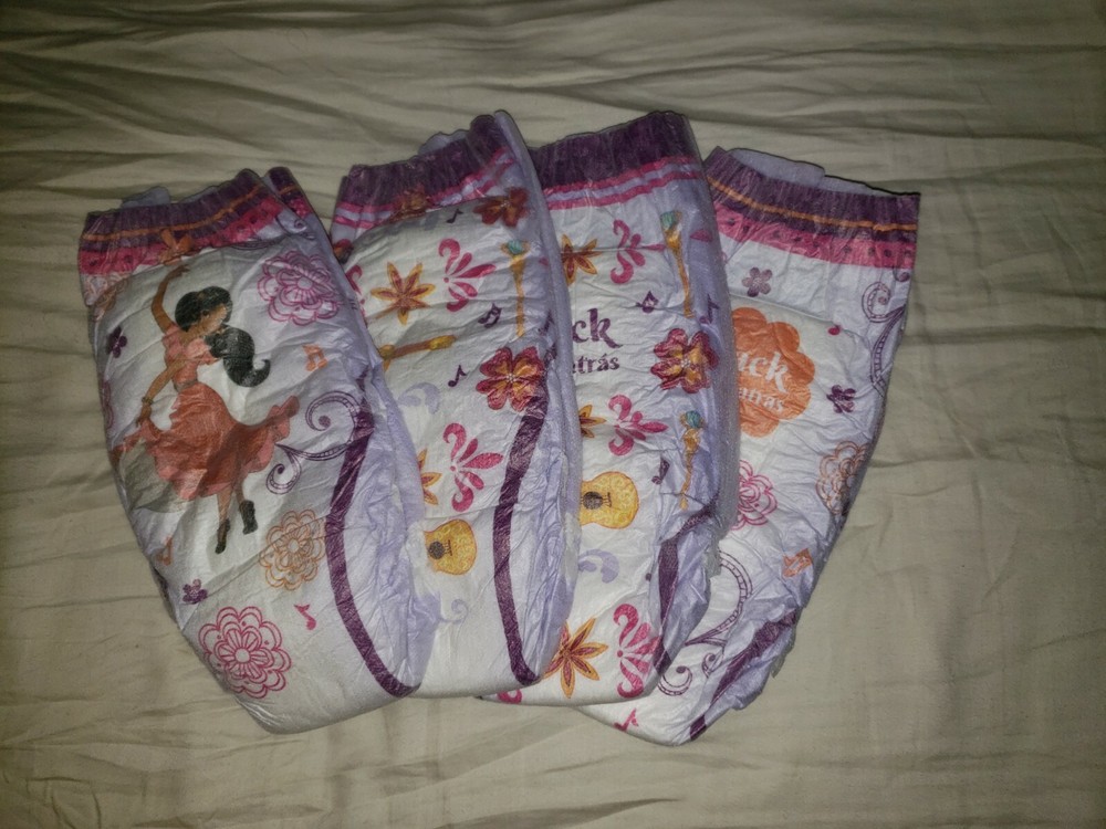 (4) Samples of [old version] Girls size S/M Goodnites