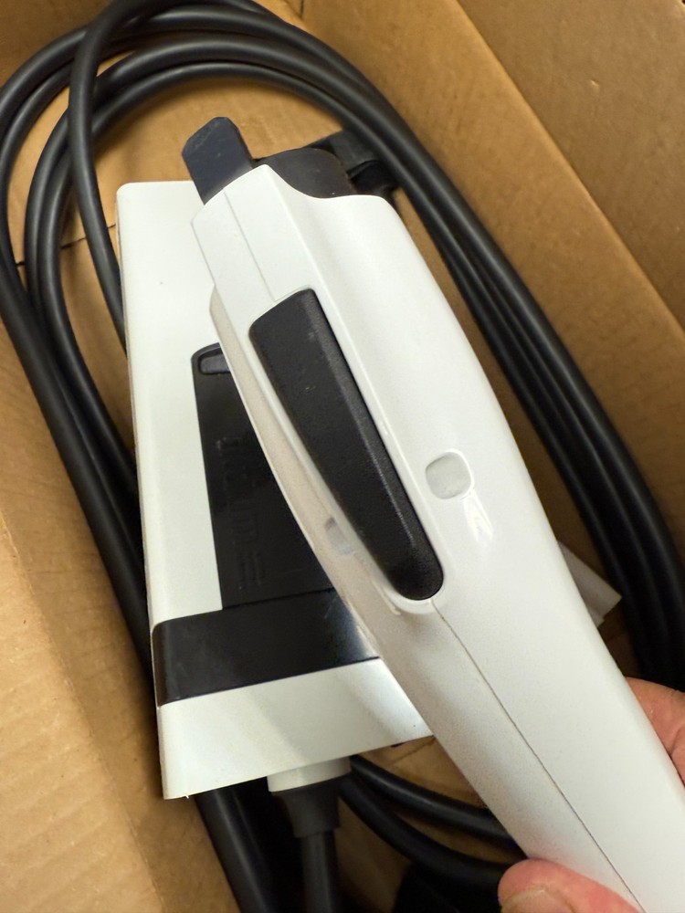 Ultium GM Charging Cord Model EVSE-CSSS56600012-1002 Includes 1 ADAPTER