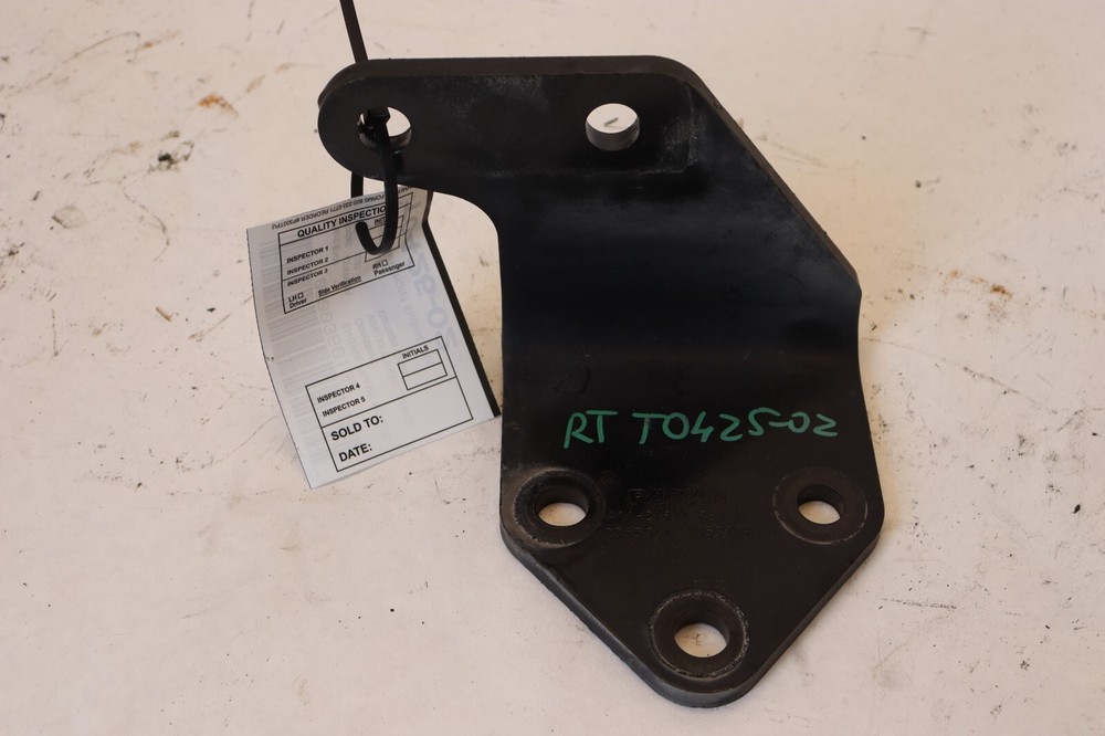 2013-2020 KENWORTH T680 PACCAR MX-13 FRONT RIGHT ENGINE FRAME MOUNT BRACKET OEM