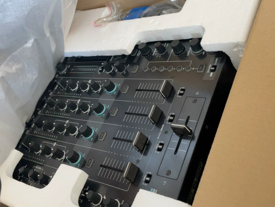 1pcs Reloop RMX80 mixing console