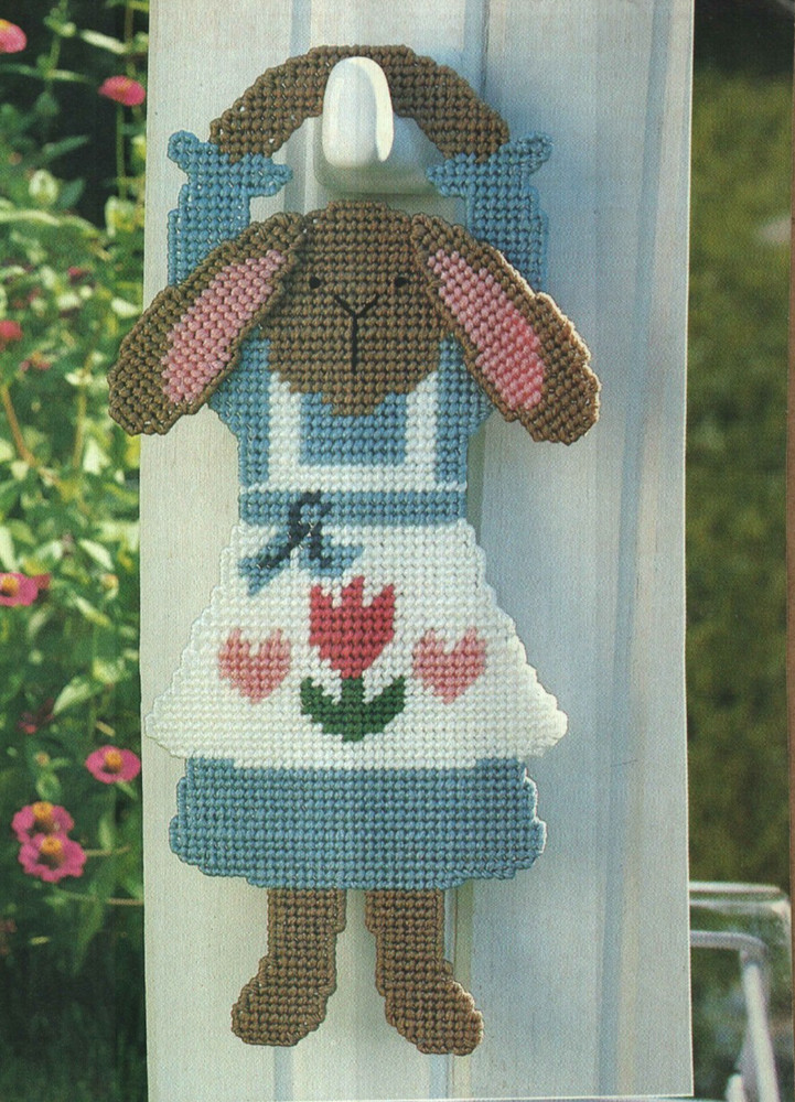 BUNNY DOOR HANGER HOME DECOR PLASTIC CANVAS PATTERN INSTRUCTIONS