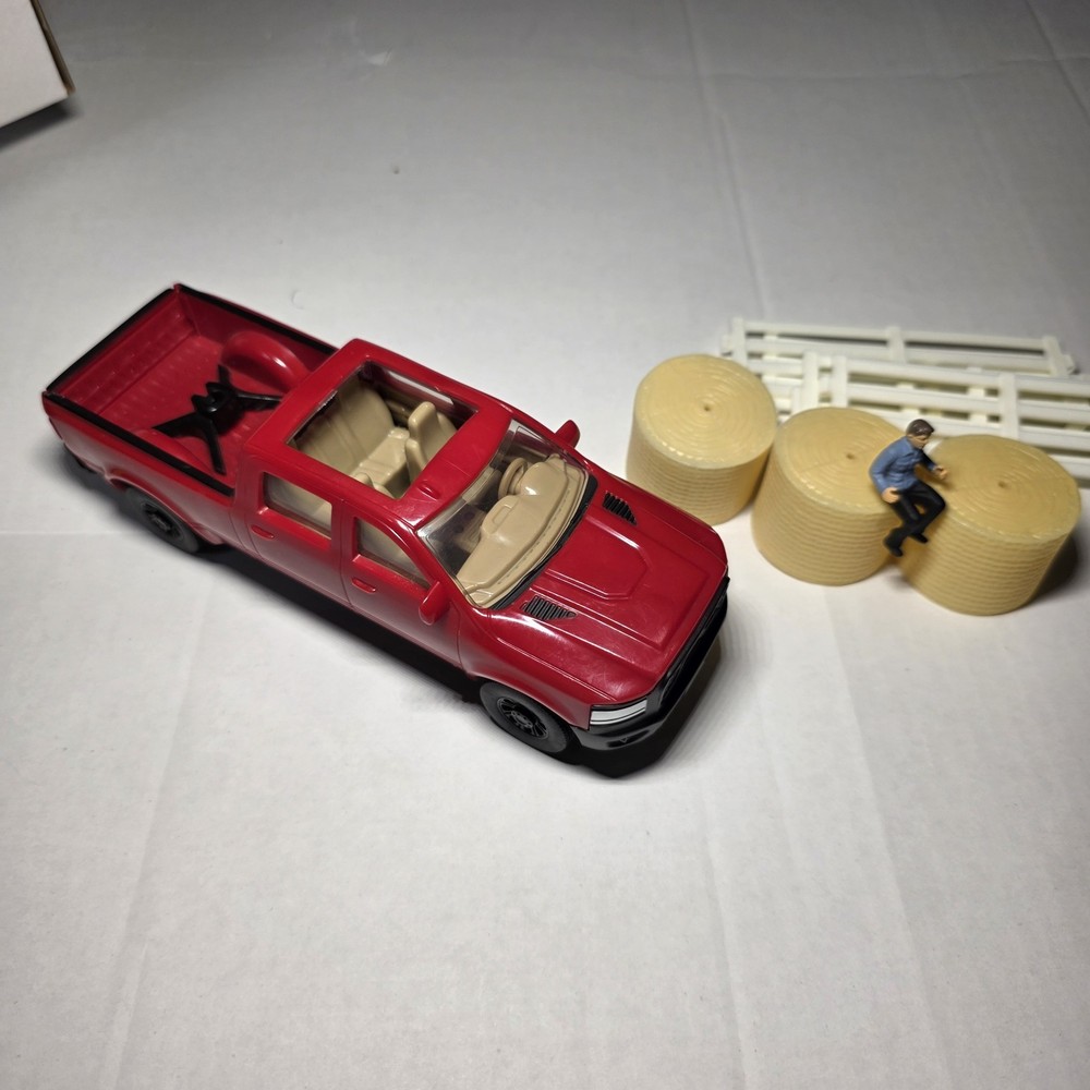 Ertl Red Truck 1/32