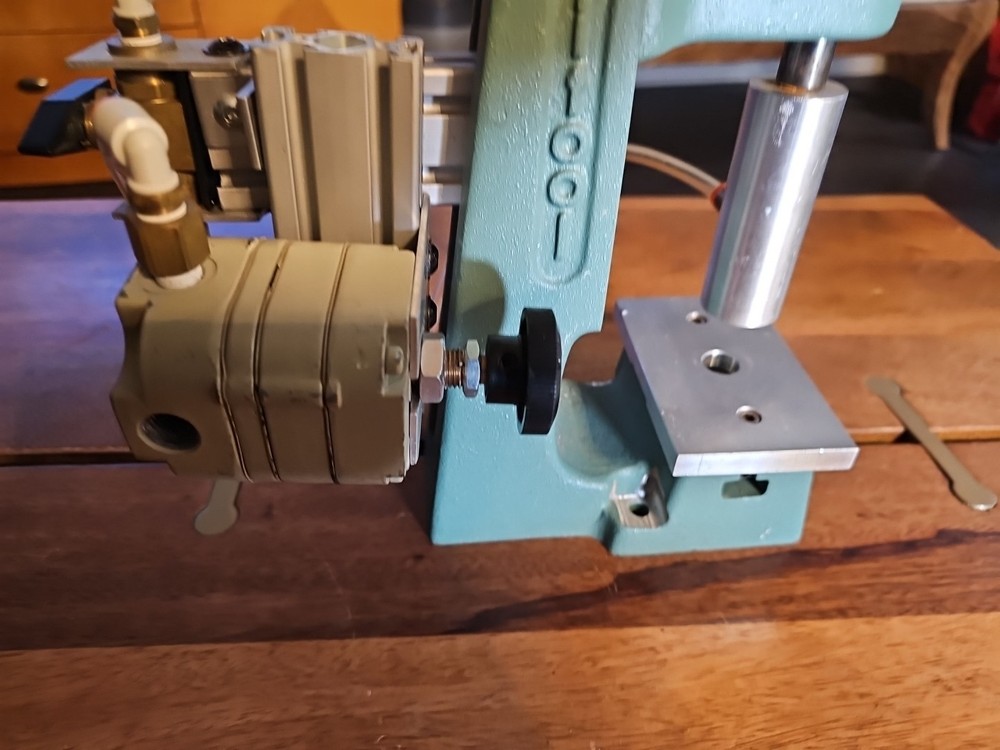 Minitools Toggle Action Punch Press