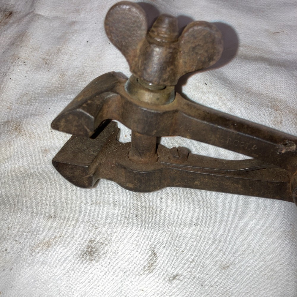 Vintage Wire Stretcher