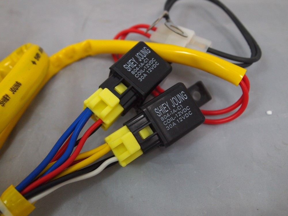 4-HEADLIGHT RELAY WIRING HARNESS H4 HEADLAMP LIGHT BULB SOCKET PLUGS SET