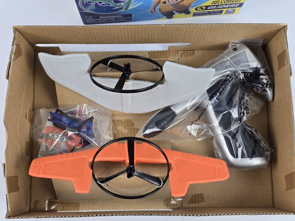 AIR HOGS RIP FLYERS (BARREL ROLLING STUNT GLIDERS!)
