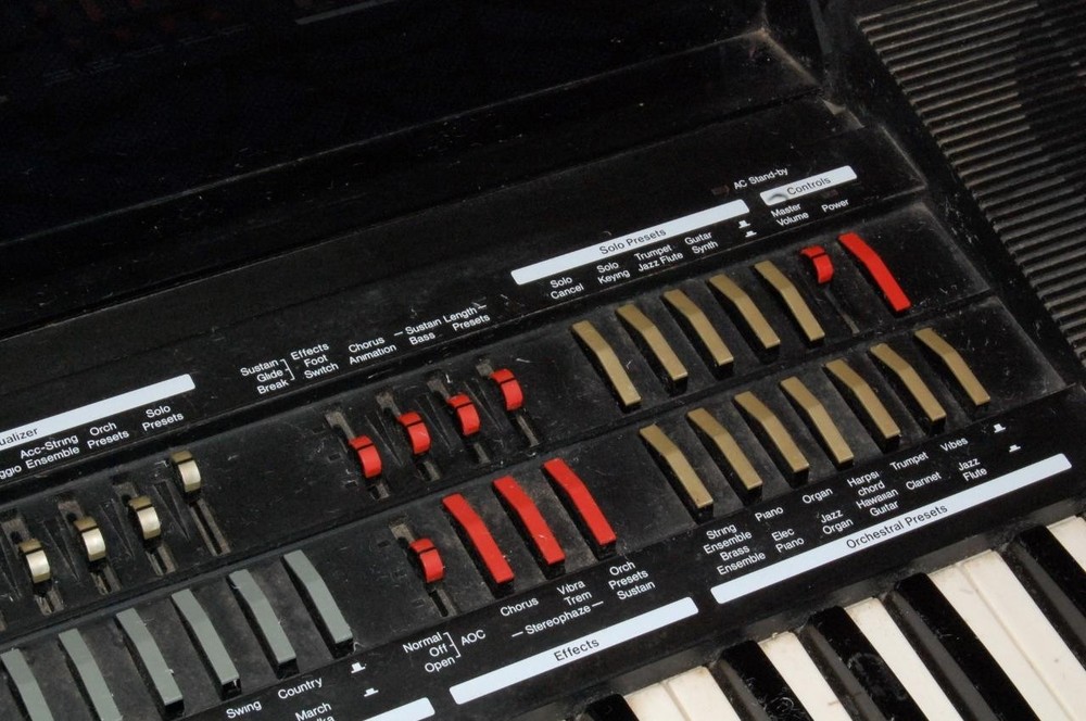 Lowrey Micro Genie V-120/ V120 String Synthesizer Keyboard Analog Drum Machine