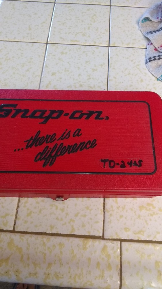 TMD2425 Snap-on tap and die set, standard
