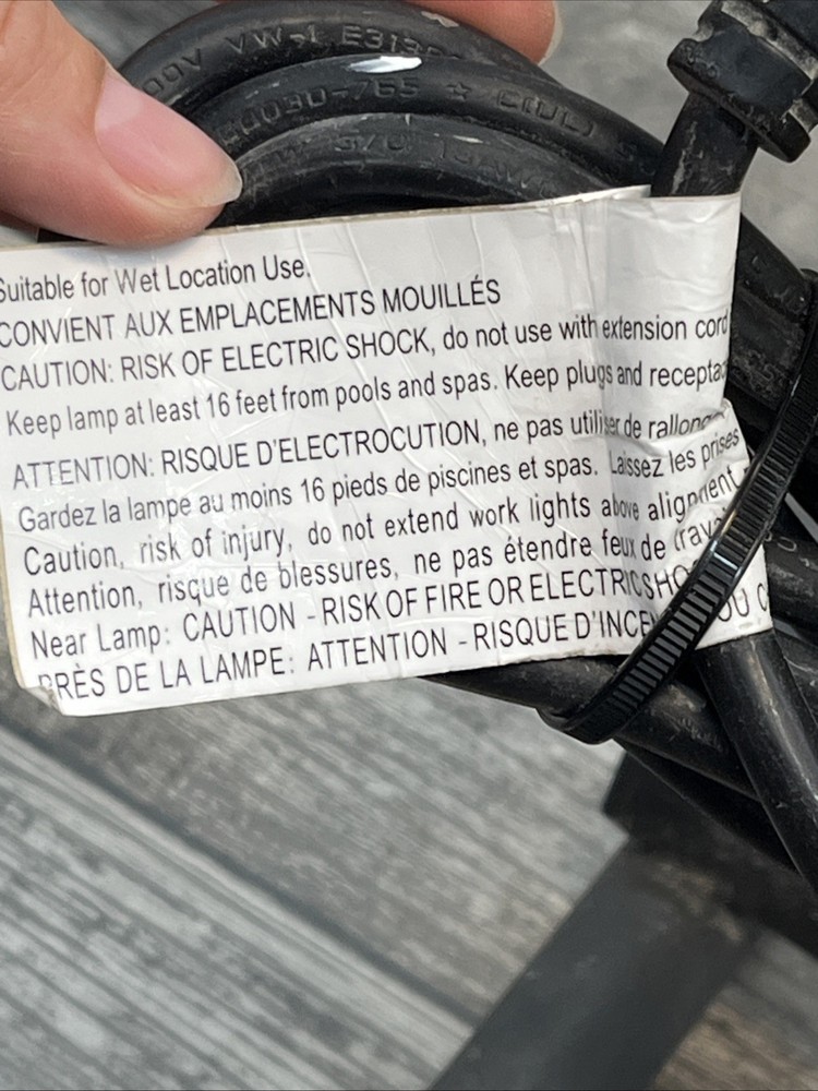 utilitech 1500-lumen portable work light. Used. {53}