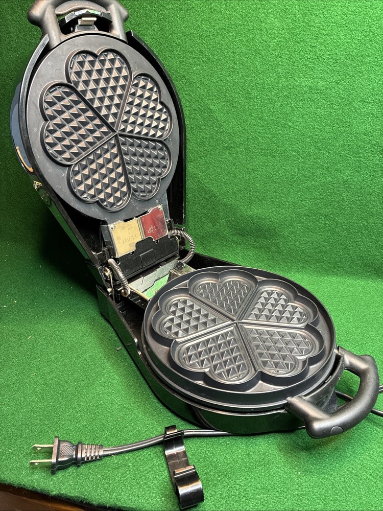 Capresso Waffle DUO Model #801 Waffle Maker w/ removable Non Stick Griddles