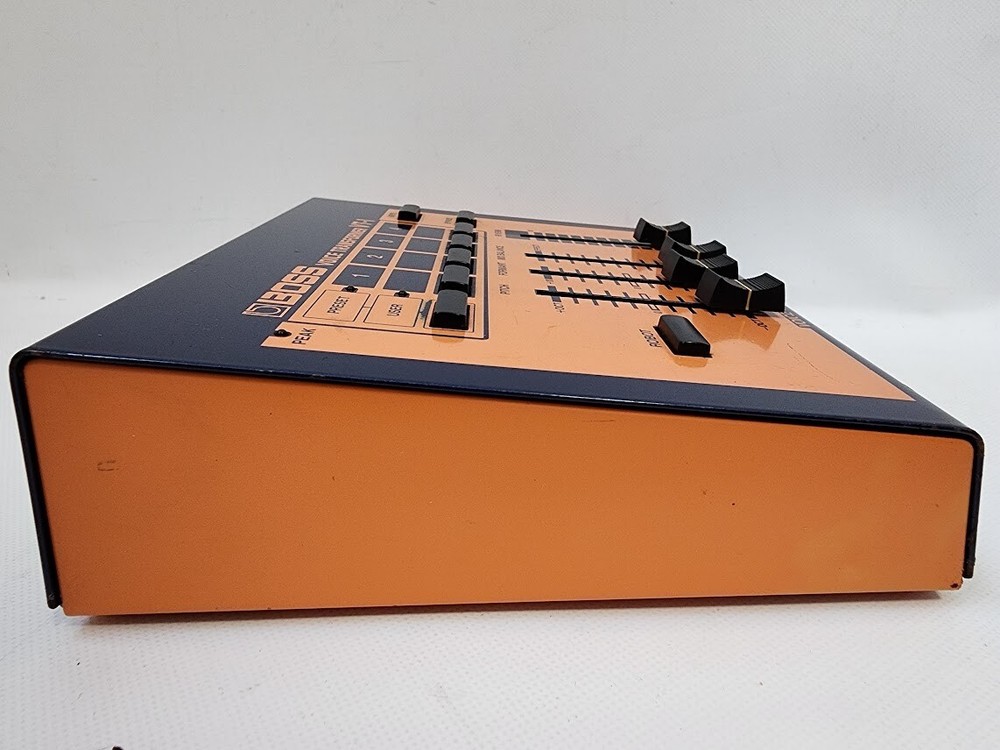 BOSS VT-1 VOICE TRANSFORMER Formant Shifter Vocoder Effects