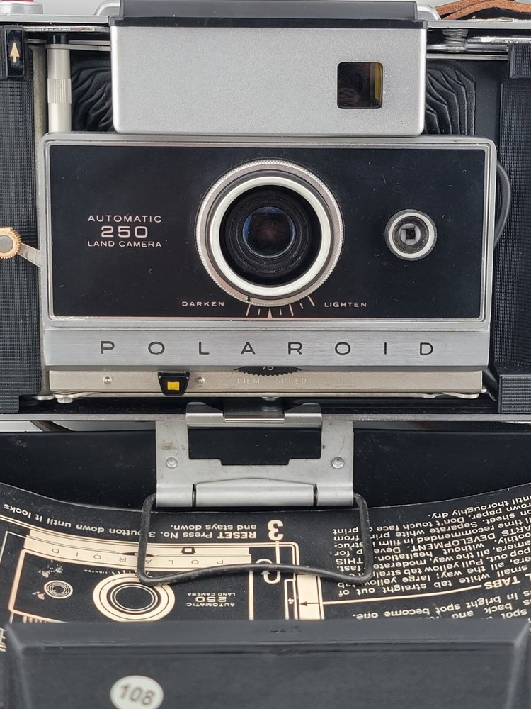 Vintage Polaroid Automatic 250 Land Camera w/ Case, Strap, Untested