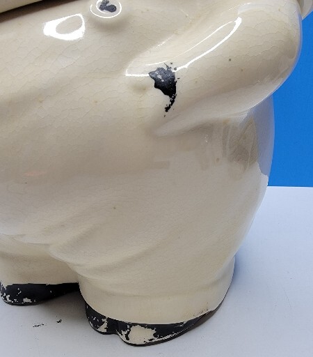 Vintage Shawnee Muggsy Smiling Pig cookie jar.