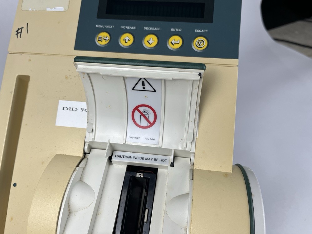 Bayer DCA 2000+ Hemoglobin Analyzer Model - 5031C - Powers On - READ