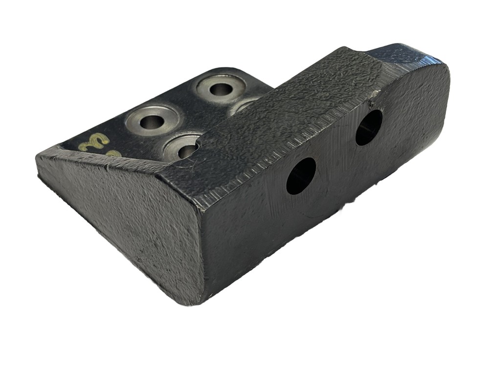 MACK 21090653 - Engine Mount Bracket - Rear