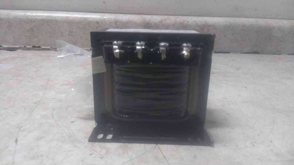 Square D 9070T200D1 240VAC; 480VAC Input 120VAC Output Control Transformer