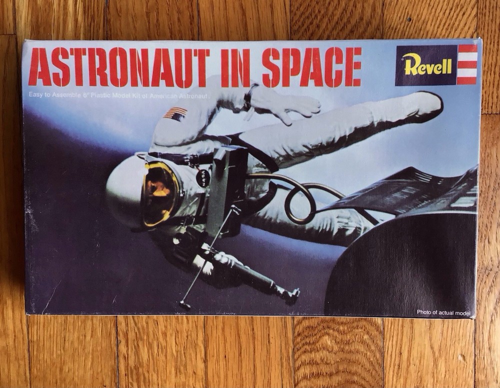 REVELL  ASTRONAUT IN SPACE 6" Figure Model Kit 1994 (comp)