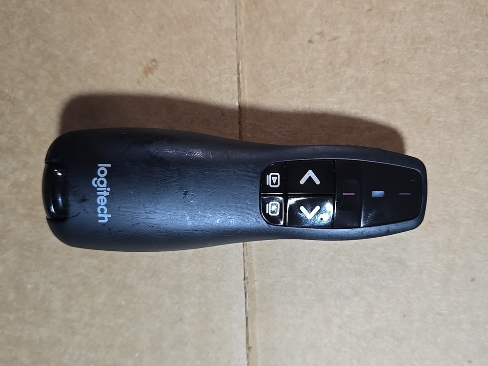 Logitech Wireless Presenter R400 with USB Receiver and Case – Tested & Working