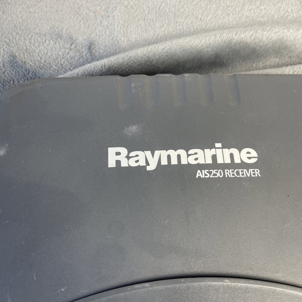 Raymarine AIS 250 E03015