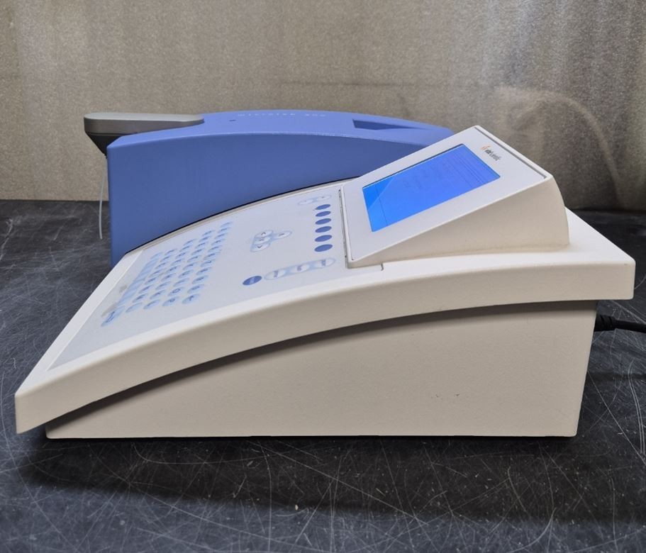 Microlab 300 Semi Automatic Biochemistry Analyzer