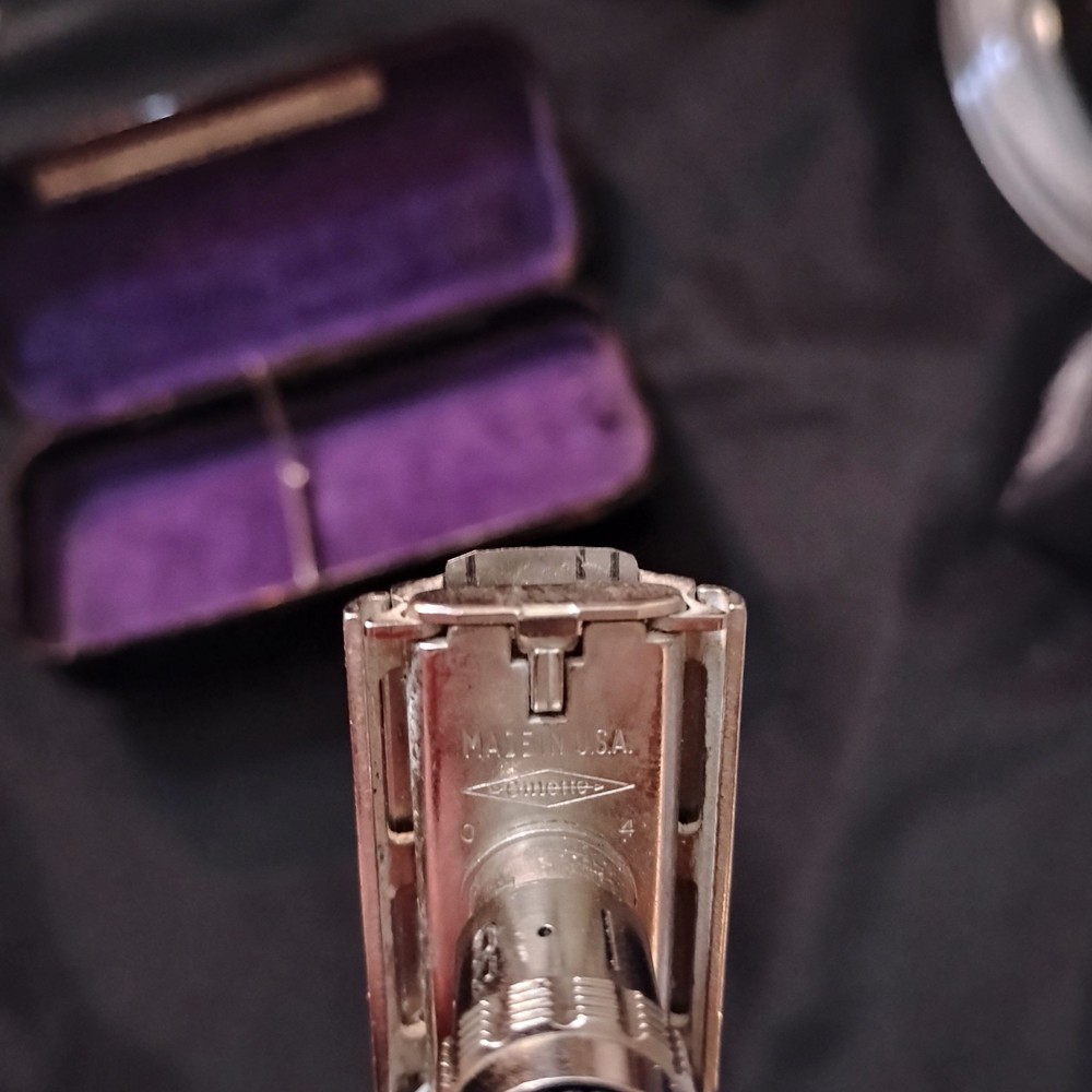 1969 Gillette Super Adjustable 109 "Black Beauty" Razor - O4 Date Code W/Case