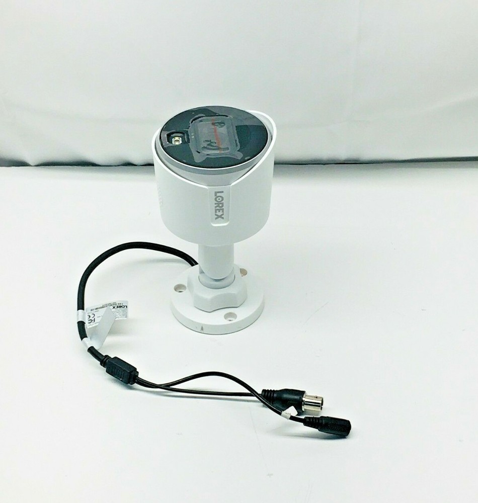 C882DA Series - Lorex 4K Active Deterrence Security Camera